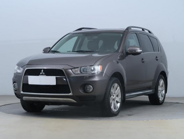 Mitsubishi Outlander  2.2 DI-D Instyle
