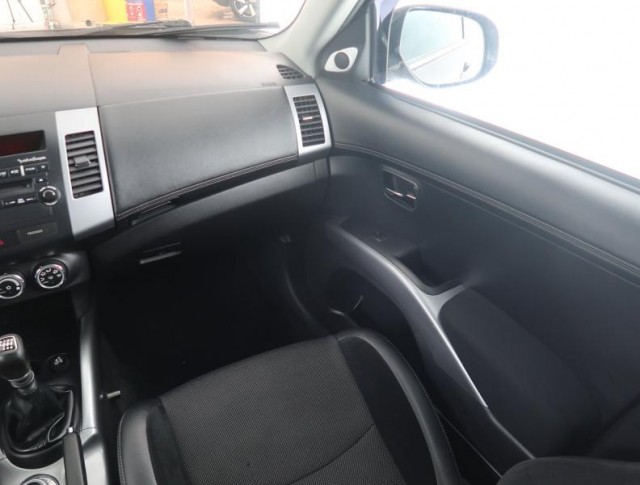 Mitsubishi Outlander  2.2 DI-D 