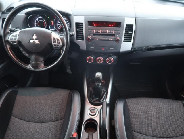Mitsubishi Outlander  2.2 DI-D 