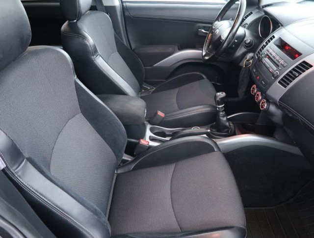 Mitsubishi Outlander  2.2 DI-D 