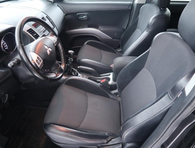 Mitsubishi Outlander  2.2 DI-D 
