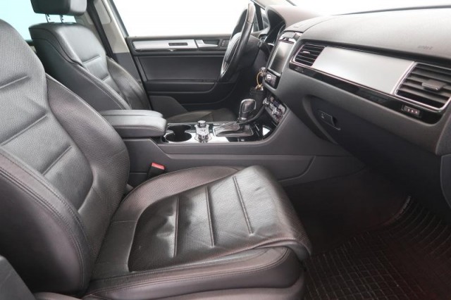 Volkswagen Touareg  3.0 TDI R-Line