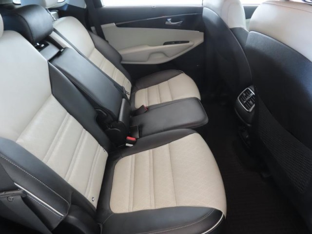 Kia Sorento  2.2 CRDi 
