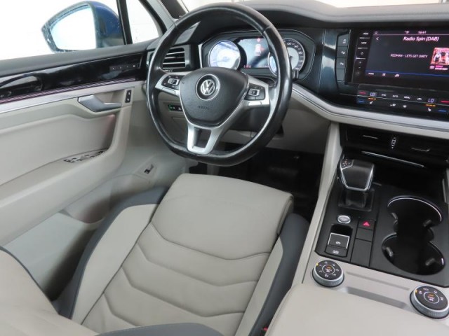 Volkswagen Touareg  3.0 TDI 