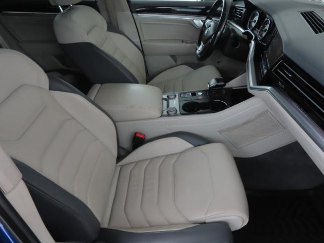Volkswagen Touareg  3.0 TDI 