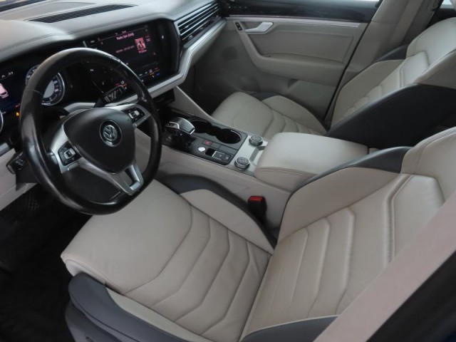 Volkswagen Touareg  3.0 TDI 