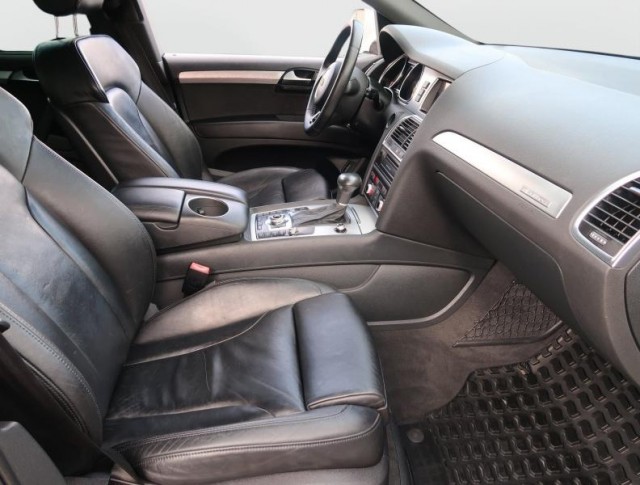 Audi Q7  3.0 TDI 