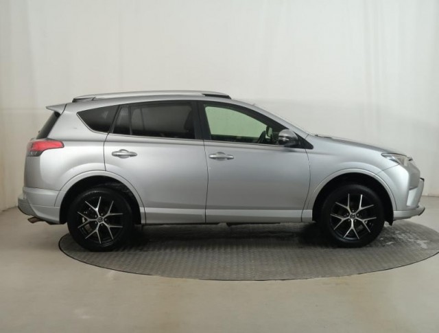 Toyota RAV 4  2.0 VVT-i Selection