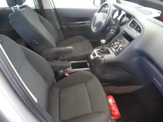 Peugeot 5008  1.6 HDi 