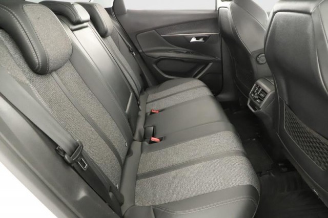 Peugeot 3008  1.5 BlueHDi 
