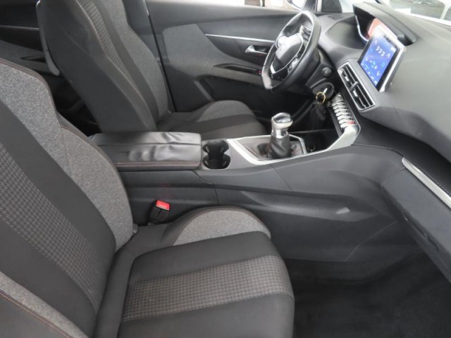 Peugeot 5008  PureTech 130 