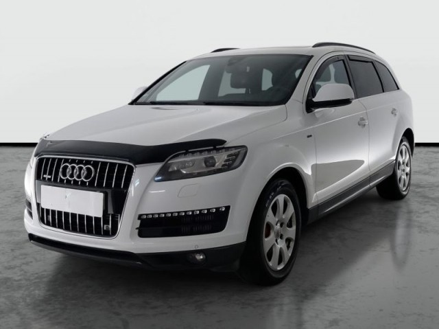 Audi Q7  3.0 TDI .
