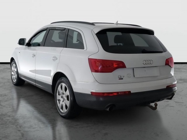 Audi Q7  3.0 TDI .