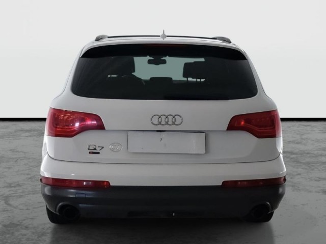 Audi Q7  3.0 TDI .