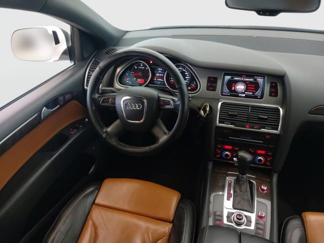 Audi Q7  3.0 TDI .
