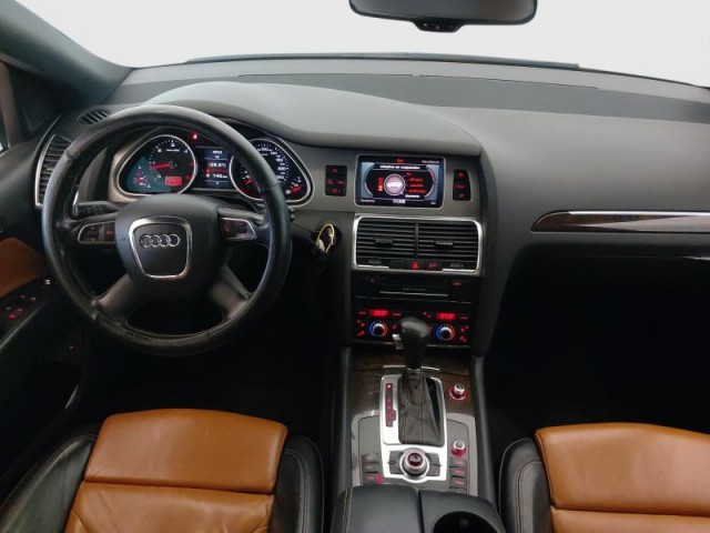 Audi Q7  3.0 TDI .