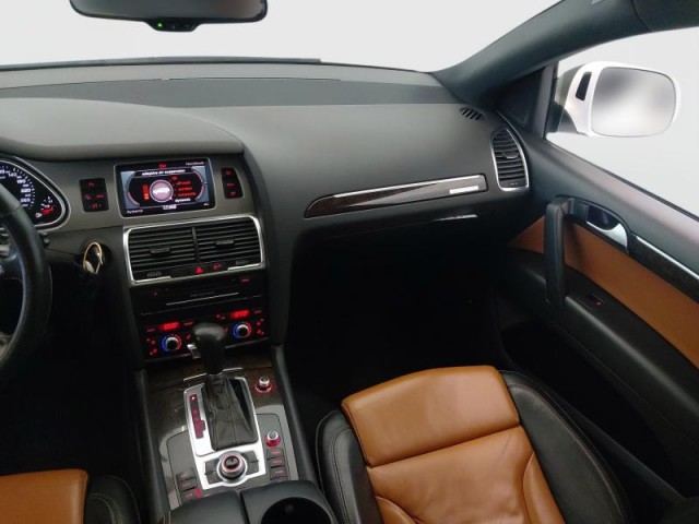Audi Q7  3.0 TDI .