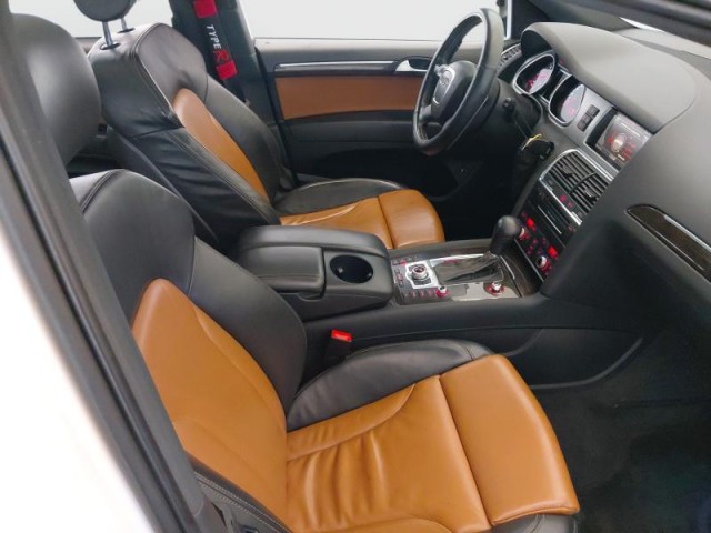 Audi Q7  3.0 TDI .
