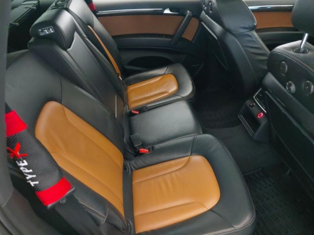 Audi Q7  3.0 TDI .