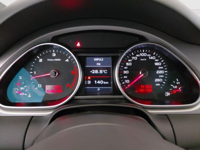 Audi Q7  3.0 TDI .