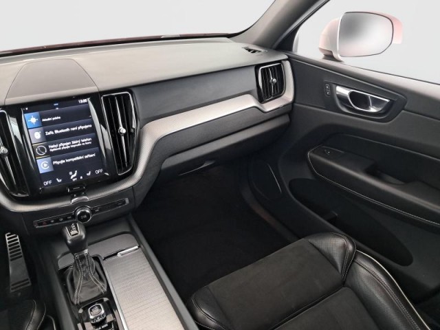Volvo XC60  T5 AWD R-Design