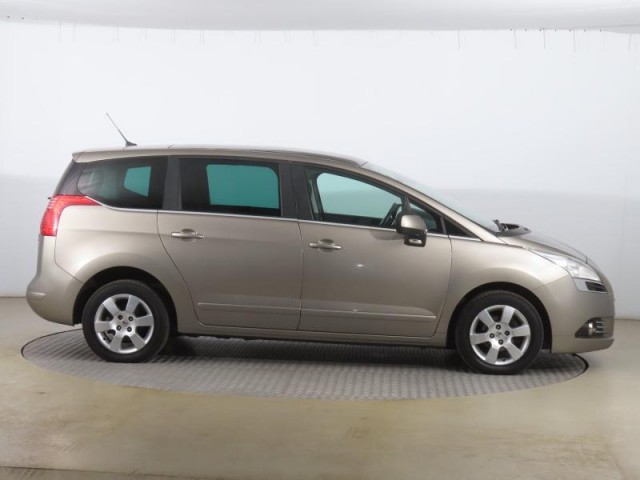 Peugeot 5008  1.6 HDi 