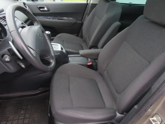 Peugeot 5008  1.6 HDi 