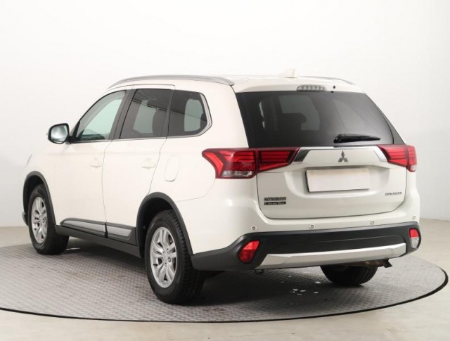 Mitsubishi Outlander  2.0 