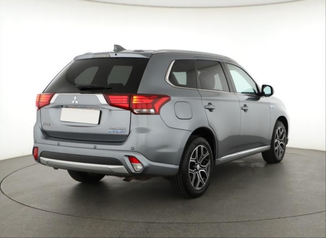 Mitsubishi Outlander  2.0 PHEV 