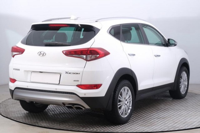 Hyundai Tucson  2.0 CRDi 