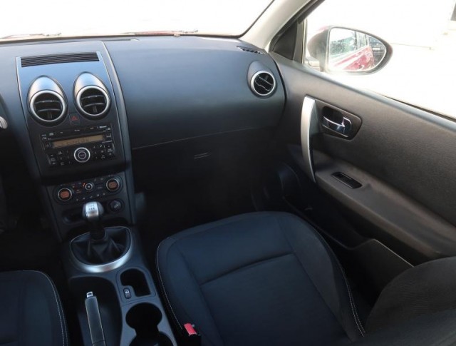 Nissan Qashqai  1.6 