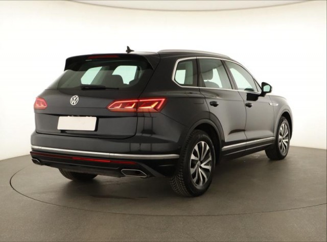 Volkswagen Touareg  3.0 TDI 