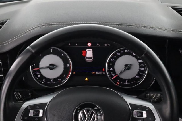 Volkswagen Touareg  3.0 TDI 
