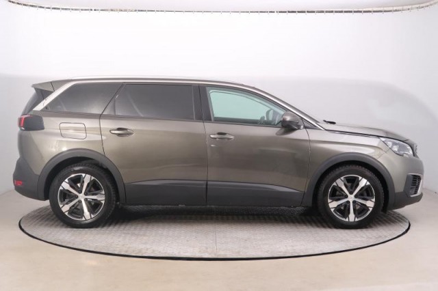 Peugeot 5008  1.5 BlueHDi 