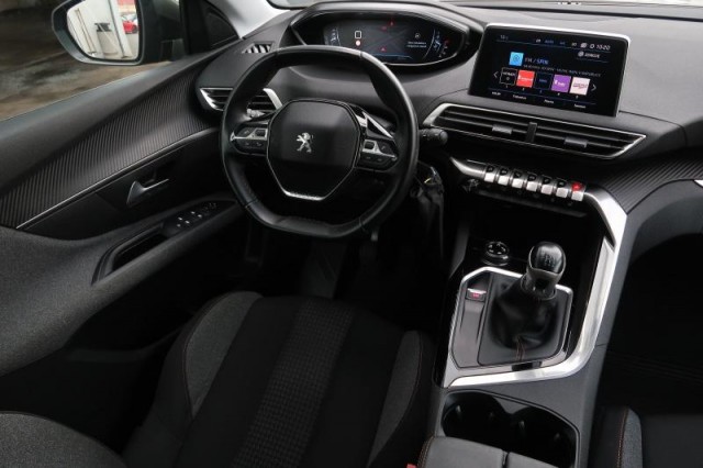 Peugeot 5008  1.5 BlueHDi 