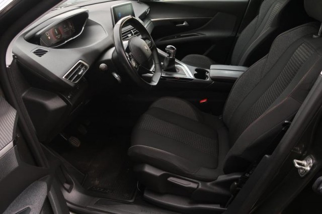 Peugeot 5008  1.5 BlueHDi 