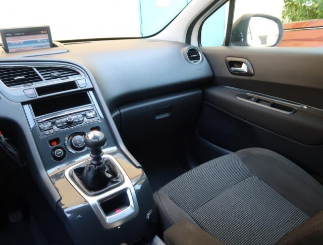 Peugeot 5008  1.6 HDi 