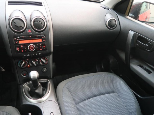 Nissan Qashqai  1.6 