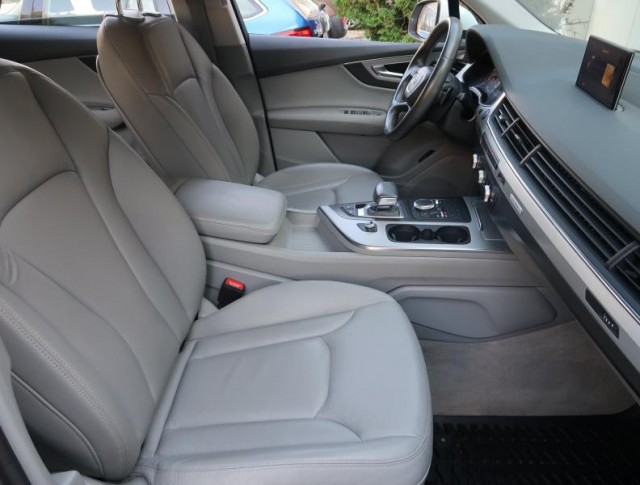 Audi Q7  3.0 TDI 