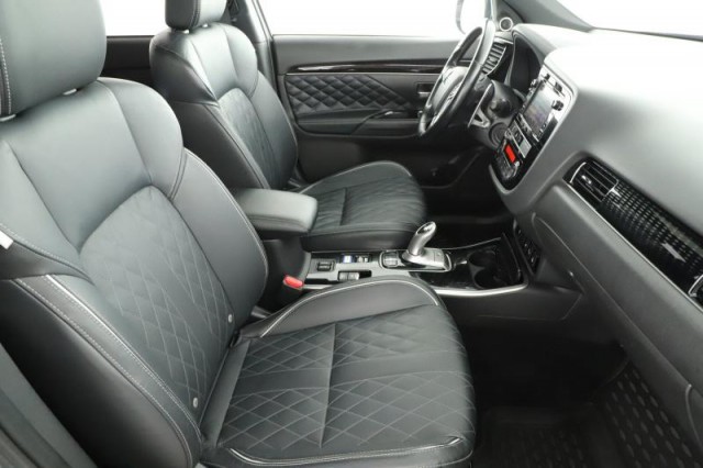 Mitsubishi Outlander  2.4 PHEV 