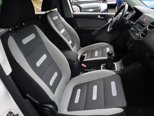 Volkswagen Tiguan  2.0 TSI 