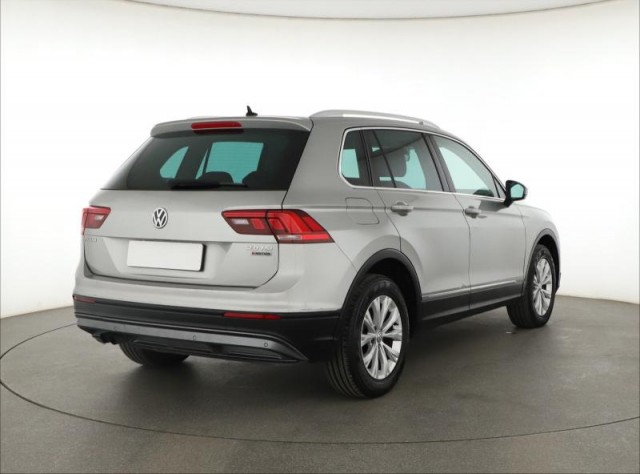 Volkswagen Tiguan  2.0 TSI 