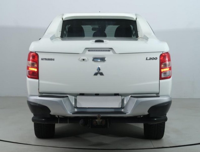 Mitsubishi L200  2.4 DI-D Intense