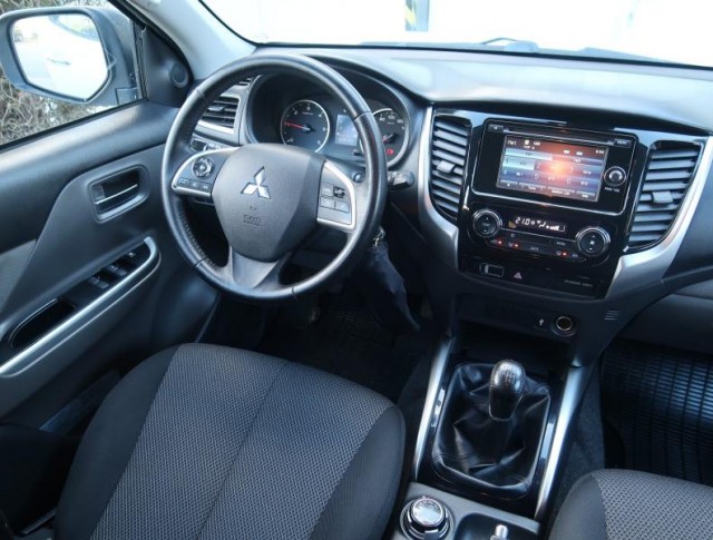 Mitsubishi L200  2.4 DI-D Intense