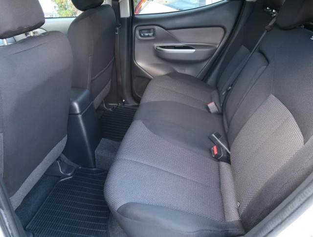 Mitsubishi L200  2.4 DI-D Intense