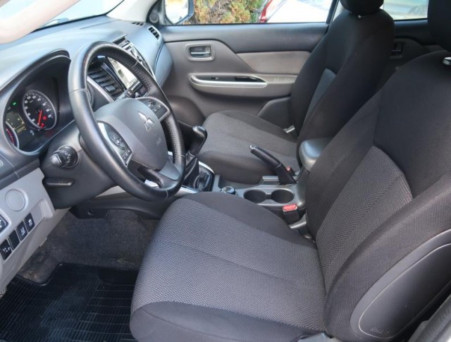 Mitsubishi L200  2.4 DI-D Intense