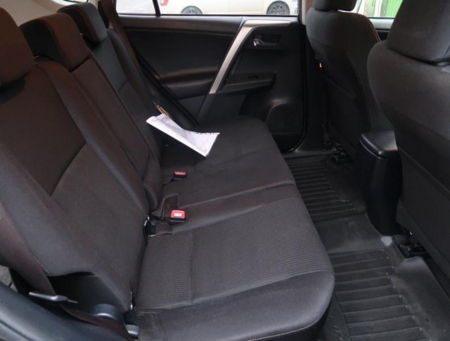 Toyota RAV 4  2.0 VVT-i 