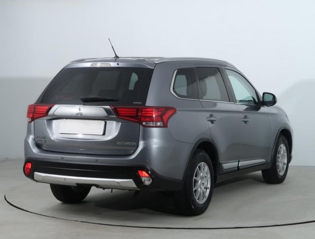 Mitsubishi Outlander  2.2 DI-D 