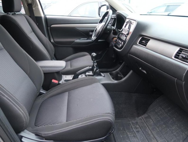 Mitsubishi Outlander  2.2 DI-D 