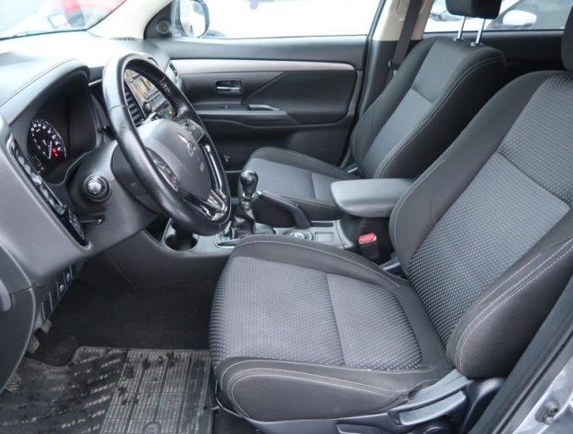 Mitsubishi Outlander  2.2 DI-D 